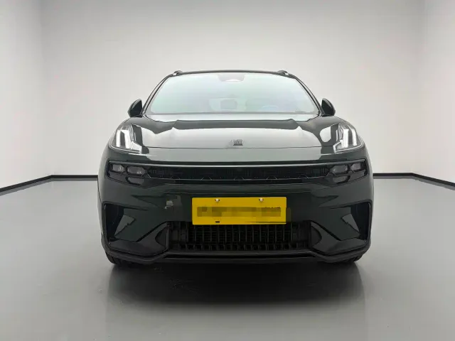 Lynk & Co 06 — Фото автомобиля 2