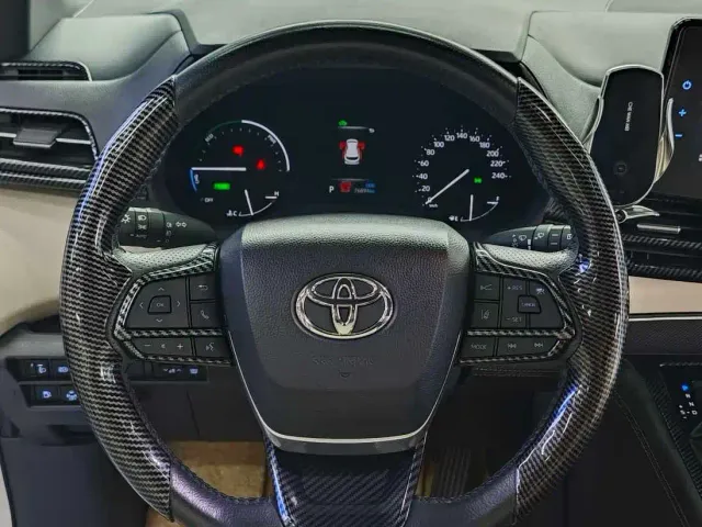 Toyota Sienna — Фото автомобиля 12