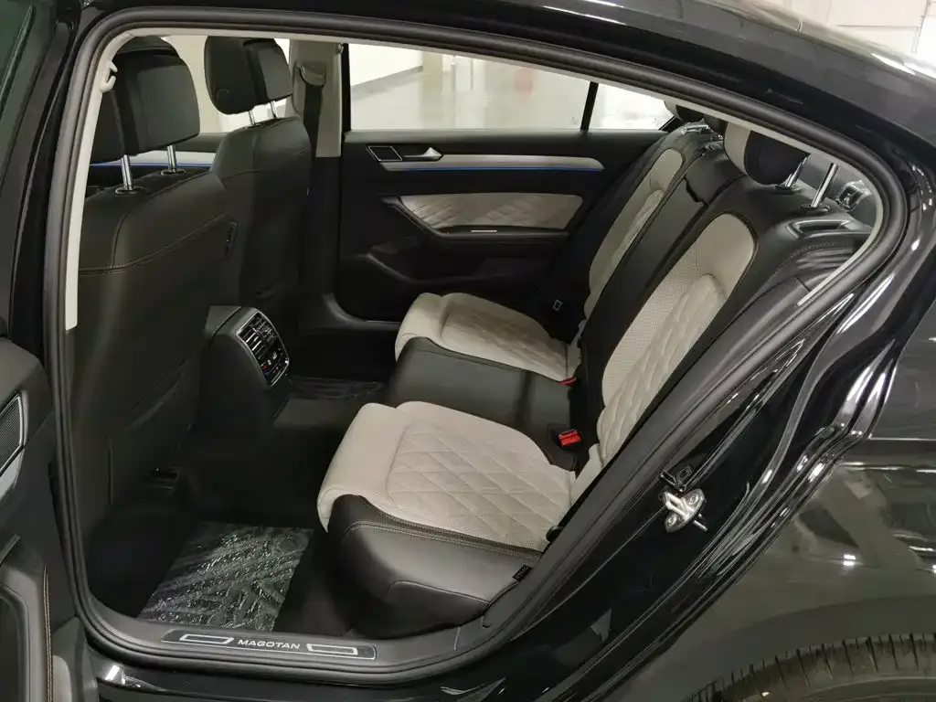 Volkswagen Magotan 2023 Model 2 Million Commemorative Edition 330TSI DSG Luxury — Фото автомобиля 15