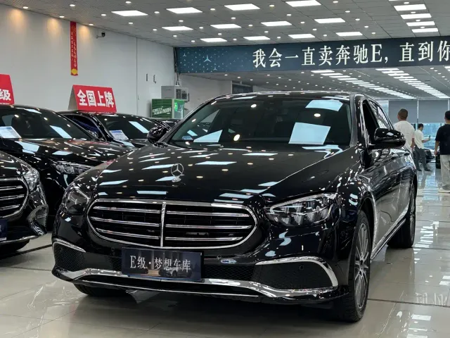 Mercedes-Benz E-Class — Фото автомобиля 2