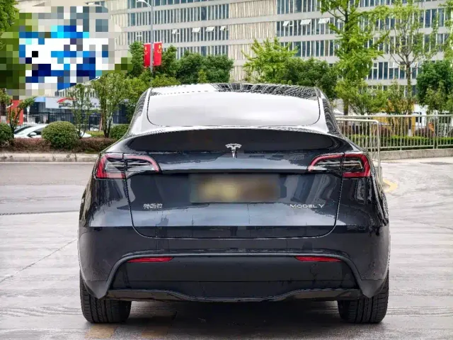 Tesla Model Y — Фото автомобиля 5