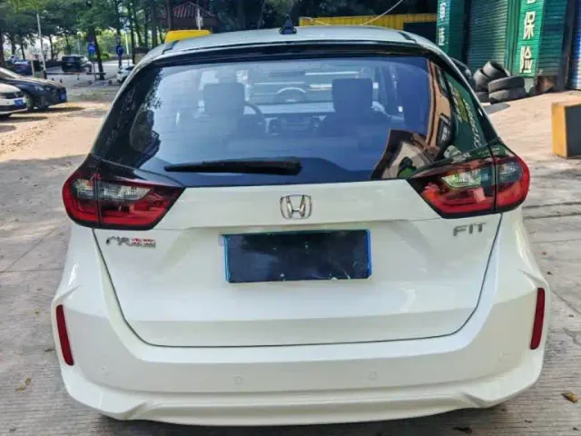 Honda Fit — Фото автомобиля 3