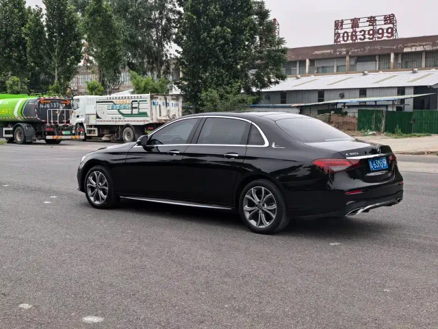 Mercedes-Benz E-Class — Фото автомобиля 2