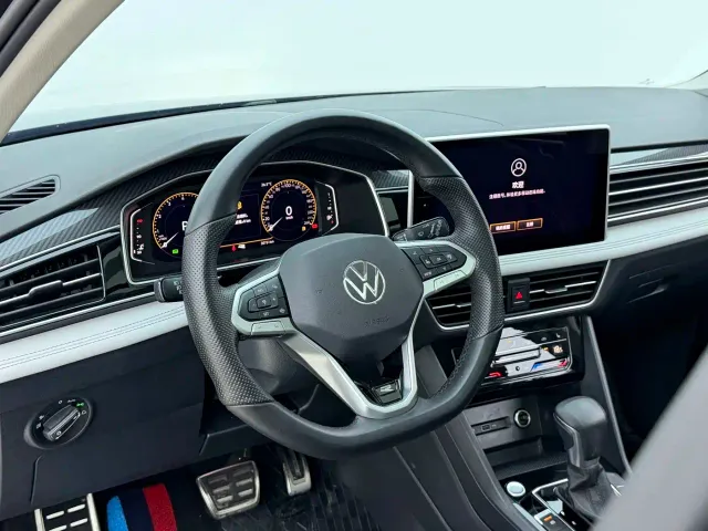 Volkswagen Tiguan L — Фото автомобиля 4