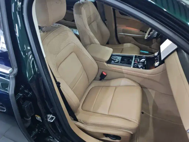 Jaguar XFL — Фото автомобиля 24