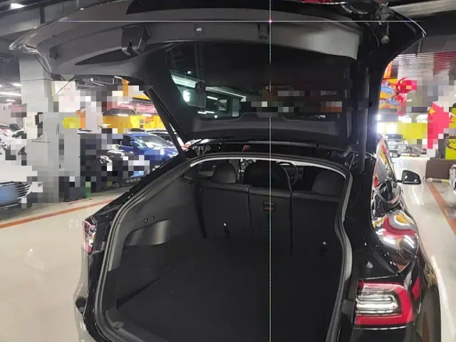 Tesla Model Y — Фото автомобиля 18