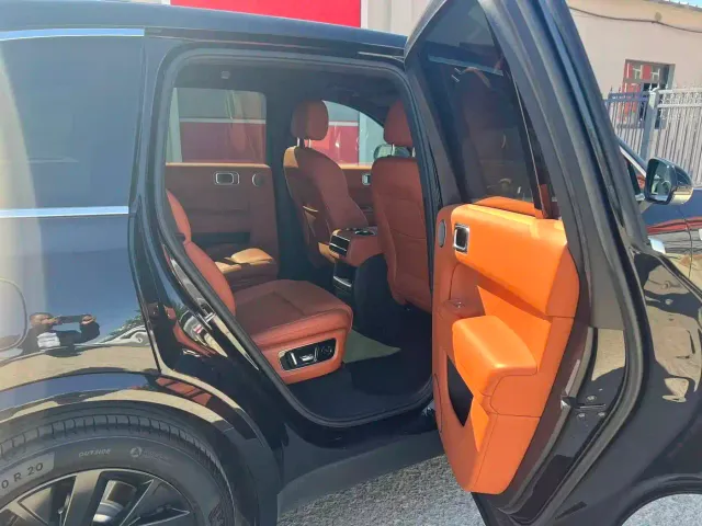 Li Auto L8 — Фото автомобиля 6