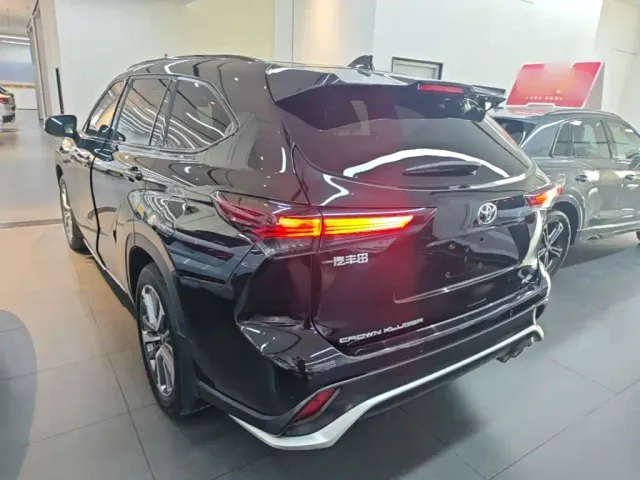 Toyota Crown Kluger — Фото автомобиля 4