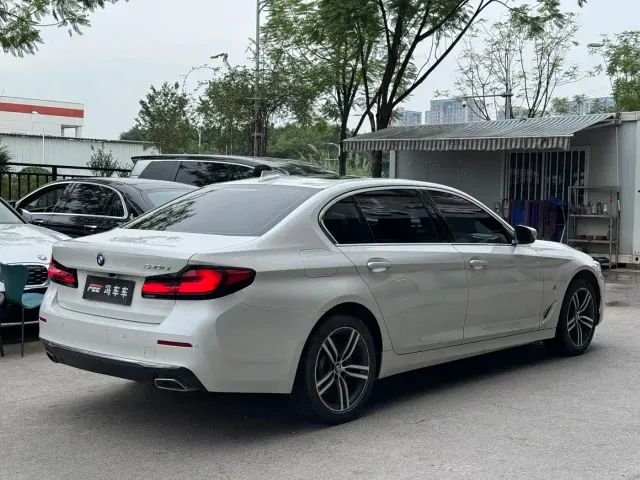 BMW 5 Series — Фото автомобиля 13