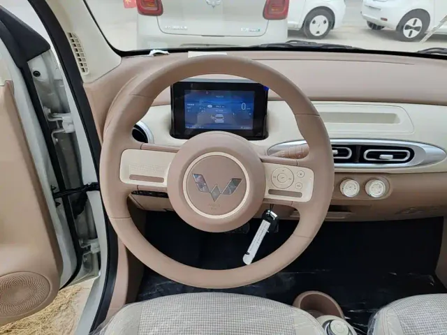 Wuling Hongguang Mini EV — Фото автомобиля 10