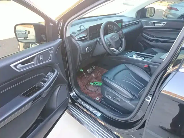 Ford Edge — Фото автомобиля 15