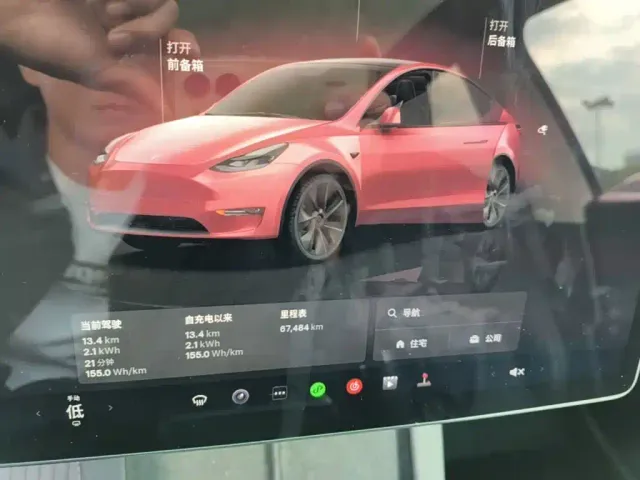 Tesla Model Y — Фото автомобиля 11
