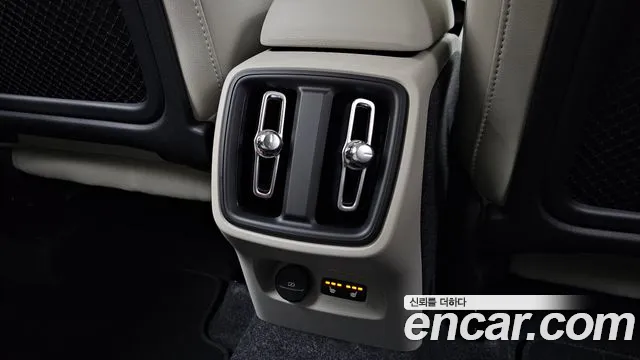 Volvo XC40 — Фото автомобиля 25