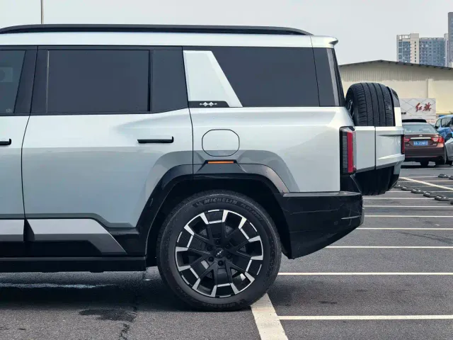 BYD FangChengBao Leopard 8 — Фото автомобиля 18