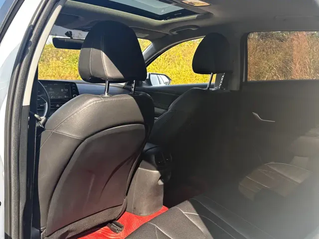 Hyundai Elantra — Фото автомобиля 14