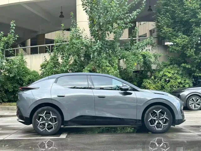 Lynk & Co Z20 — Фото автомобиля 4