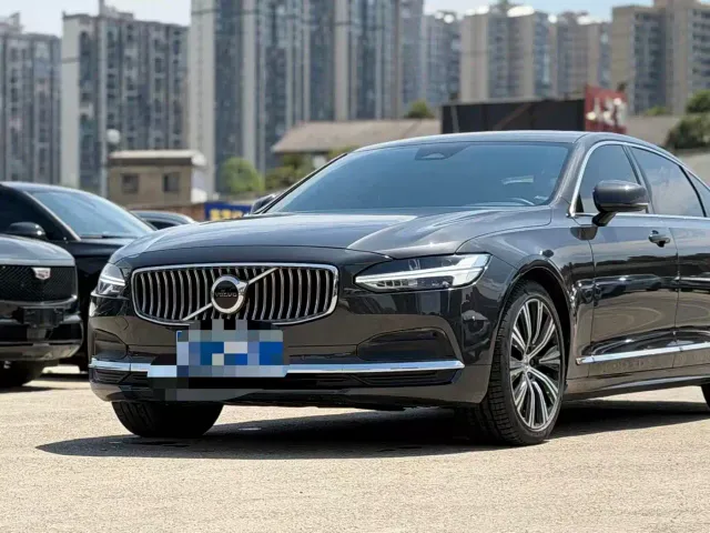 Volvo S90 — Фото автомобиля 3