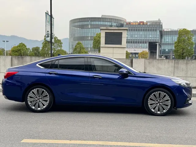 Hongqi H5 — Фото автомобиля 7