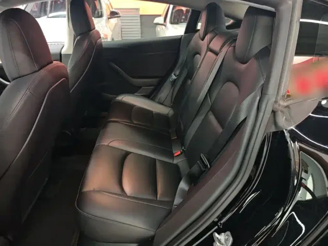 Tesla Model 3 — Фото автомобиля 16