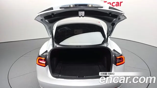 Tesla Model 3 — Фото автомобиля 18