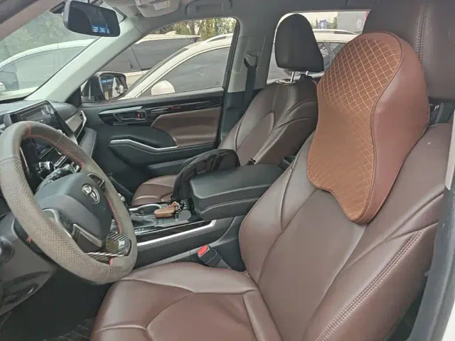 Toyota Highlander — Фото автомобиля 14