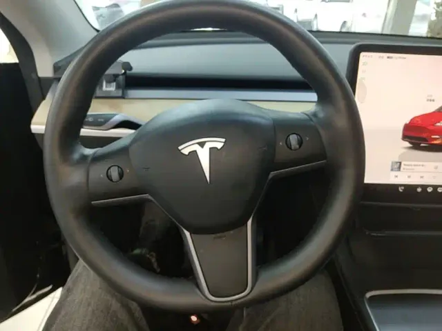 Tesla Model Y — Фото автомобиля 10