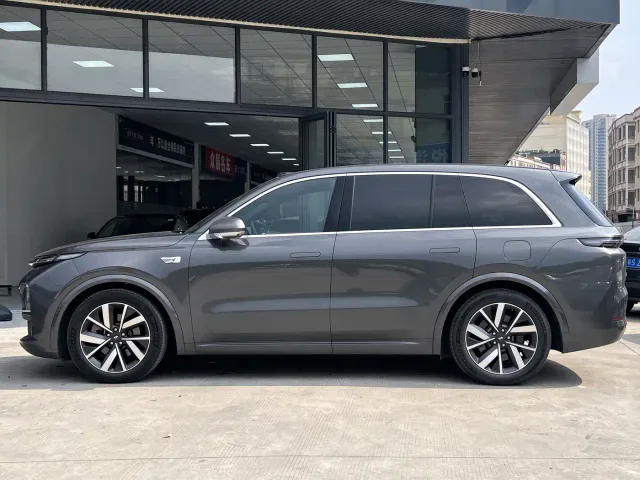 Li Auto L8 — Фото автомобиля 3