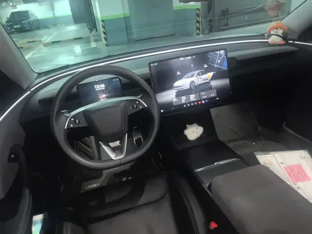 Tesla Model 3 — Фото автомобиля 5