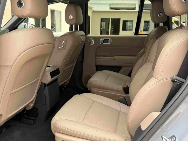Li Auto L8 — Фото автомобиля 5