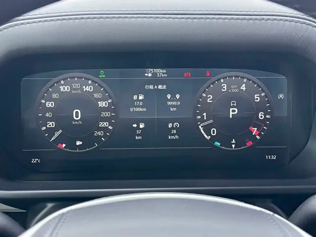 Land Rover Defender — Фото автомобиля 7