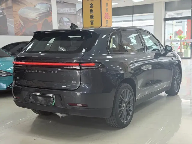 Leapmotor C10 — Фото автомобиля 6