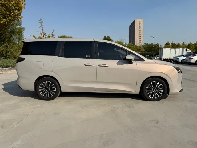 Wuling Starlight 730 — Фото автомобиля 5