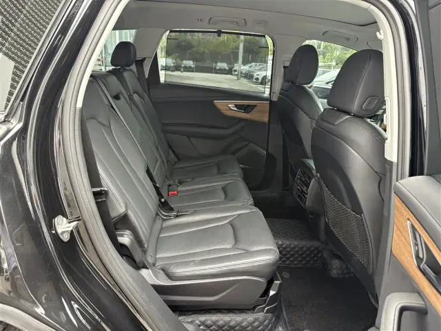 Audi Q7 — Фото автомобиля 25