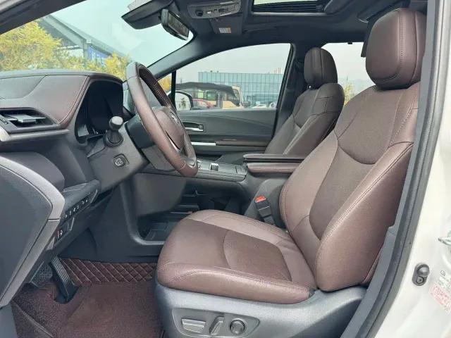 Toyota Sienna — Фото автомобиля 5