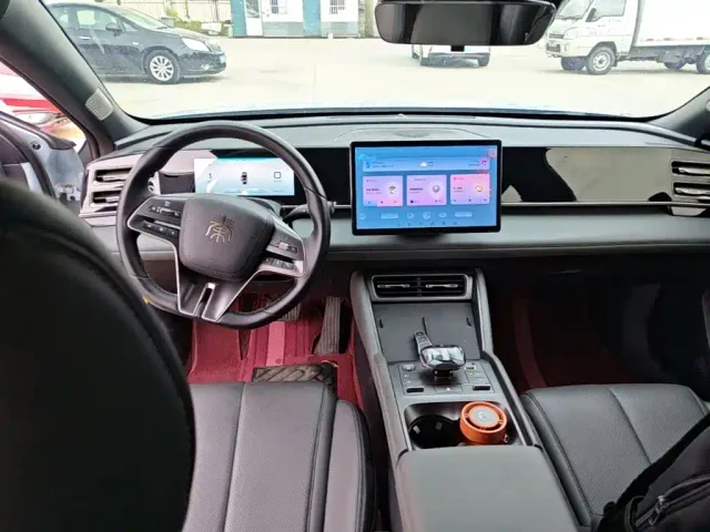 BYD Qin L — Фото автомобиля 9