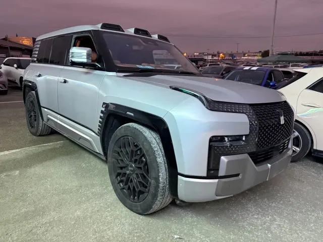 BYD U8 — Фото автомобиля 3
