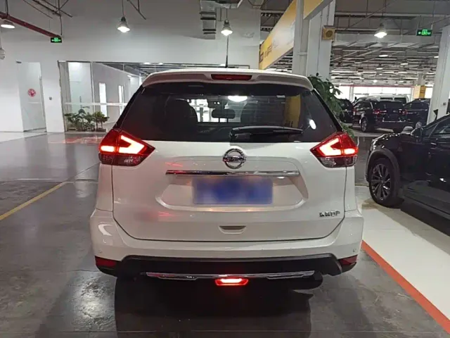 Nissan X-Trail — Фото автомобиля 5