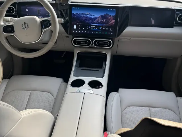 Leapmotor C11 — Фото автомобиля 12