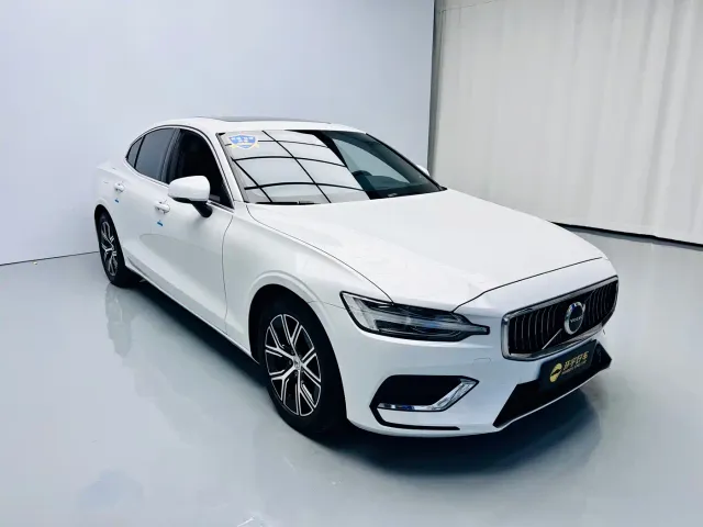 Volvo S60 — Фото автомобиля 3