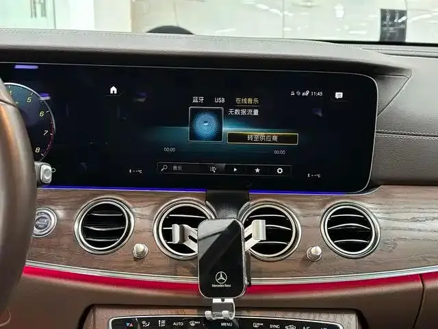 Mercedes-Benz E-Class — Фото автомобиля 9