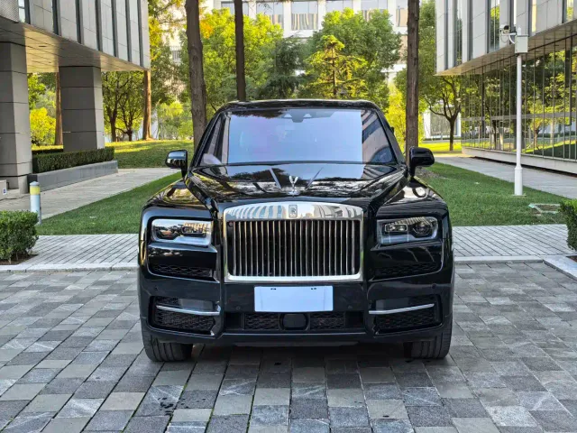 Rolls-Royce Cullinan — Фото автомобиля 2