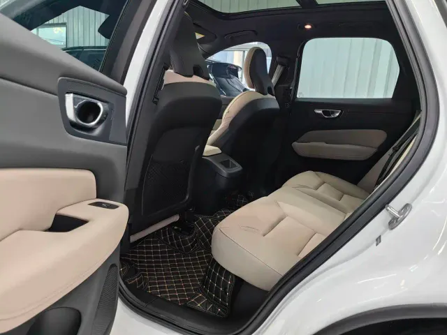 Volvo XC60 — Фото автомобиля 6