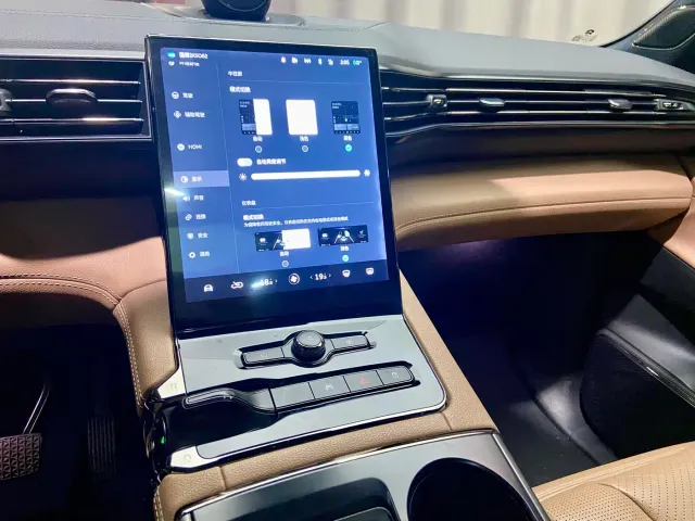 Nio ES8 — Фото автомобиля 11