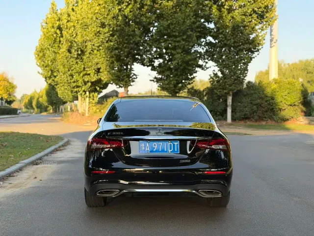Mercedes-Benz E-Class — Фото автомобиля 8