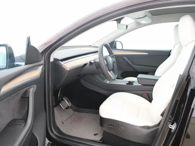 Tesla Model Y — Фото автомобиля 4