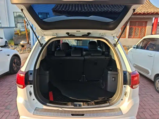 Mitsubishi Outlander — Фото автомобиля 18