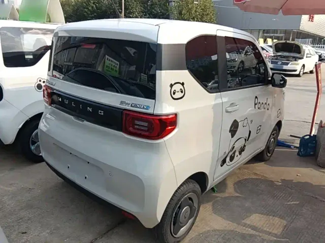 Wuling Hongguang Mini EV — Фото автомобиля 6