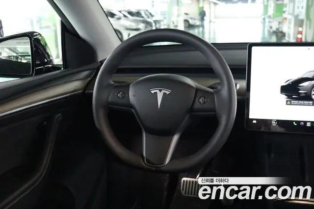 Tesla Model Y — Фото автомобиля 11