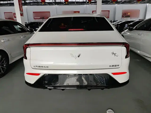 Wuling Starlight — Фото автомобиля 5