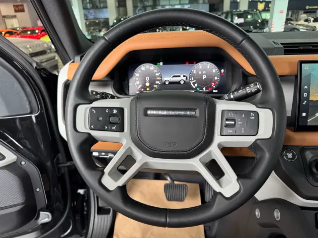Land Rover Defender — Фото автомобиля 19